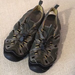 Boys Northside size 1 sandals